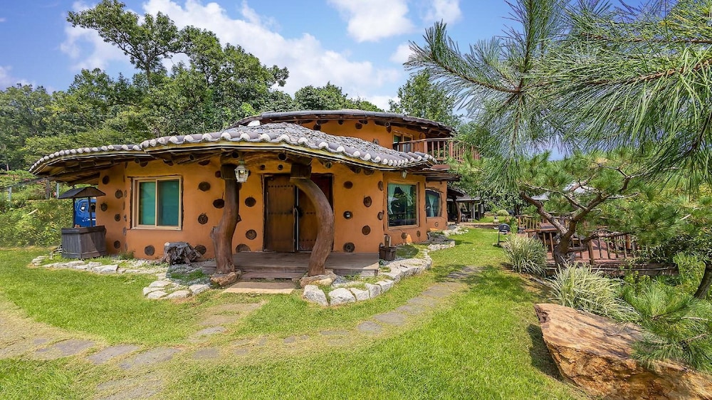 Ganghwa Nadeulgilheulgjib in Incheon, South Korea