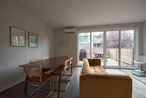 Design 3 bedroom flat with private terrace in Little Italy by Denstays — 4-Star Luxury Hotel in Montreal, Canada