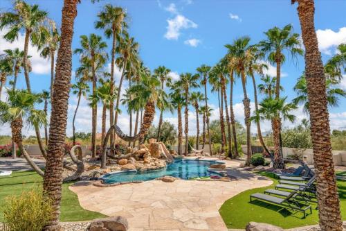 Resort Style Estate 2 Houses Putt Putt Course B ball Court Heated Pool in Scottsdale, United States