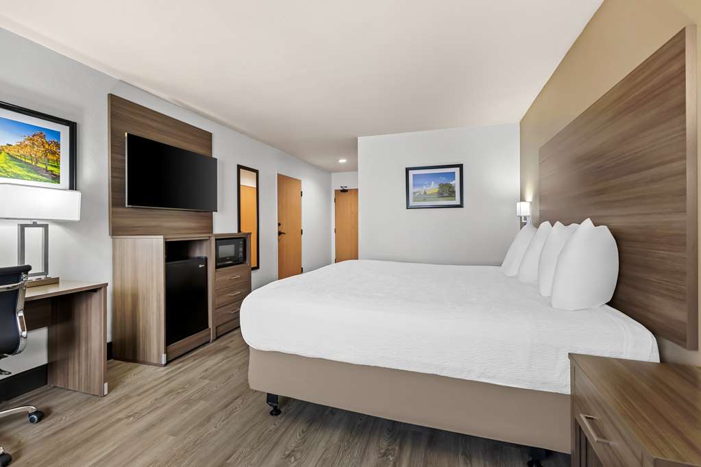 Best Western Plus Caldwell Inn & Suites - photo 18
