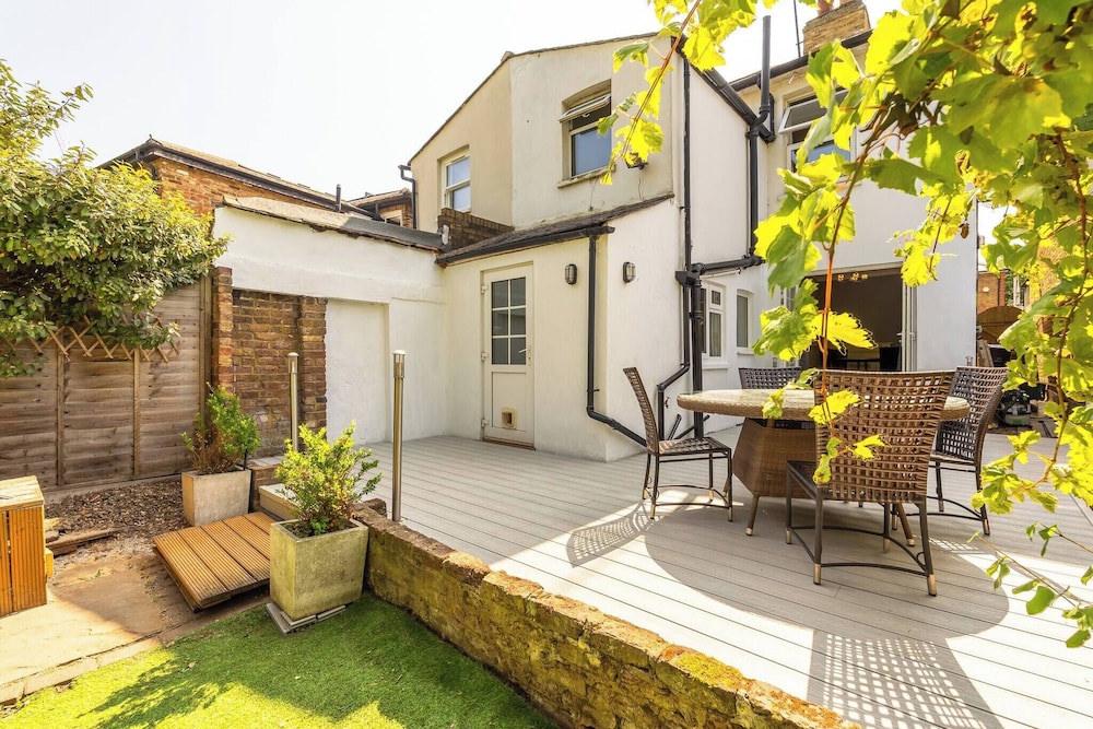 Elegant 3br Victorian Retreat Free Parking — Kingston Upon Thames