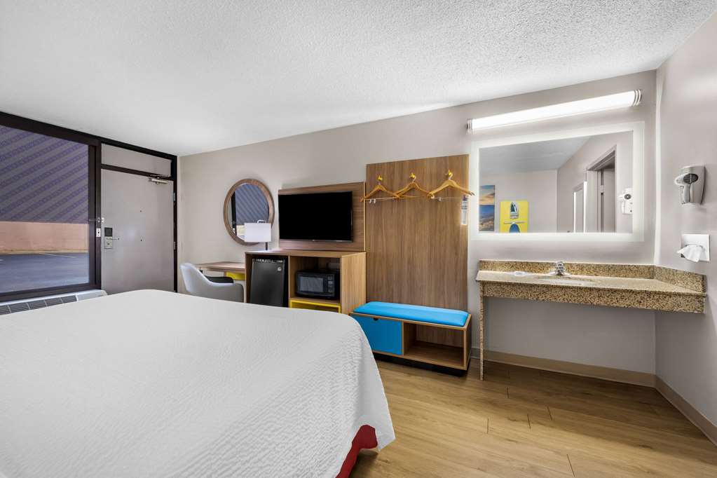 Days Inn by Wyndham Raleigh Midtown - photo 24