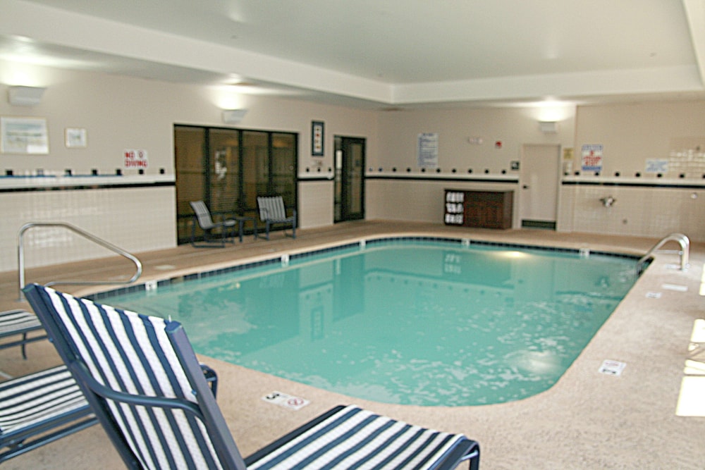 Hampton Inn Mount Airy - photo 33