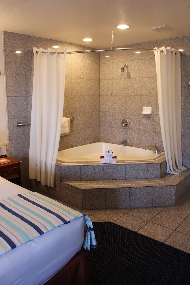 Rodeway Inn near Downtown Monterey - photo 29
