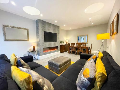 2Bed Private Garden & Fireplace Near Water of Leith — 4-Star Luxury Hotel in Edinburgh, United Kingdom