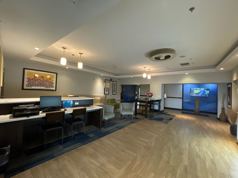 Holiday Inn Express And Suites Miami - photo 24