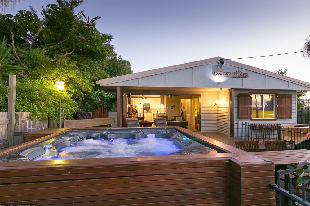 The Beachside Cottages — 4-Star Luxury Hotel in Urangan, Australia