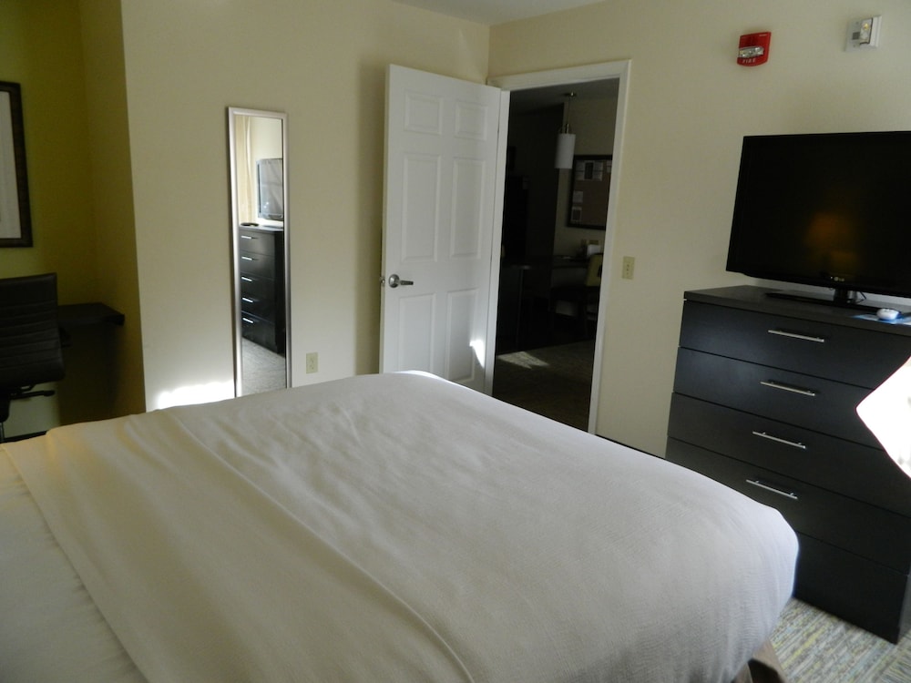 Candlewood Suites Harrisburg Hershey an IHG Hotel - photo 2