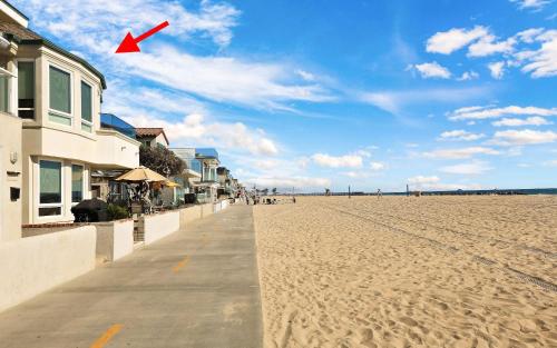 Seashore Sun and Fun On Beach in Newport Beach, United States