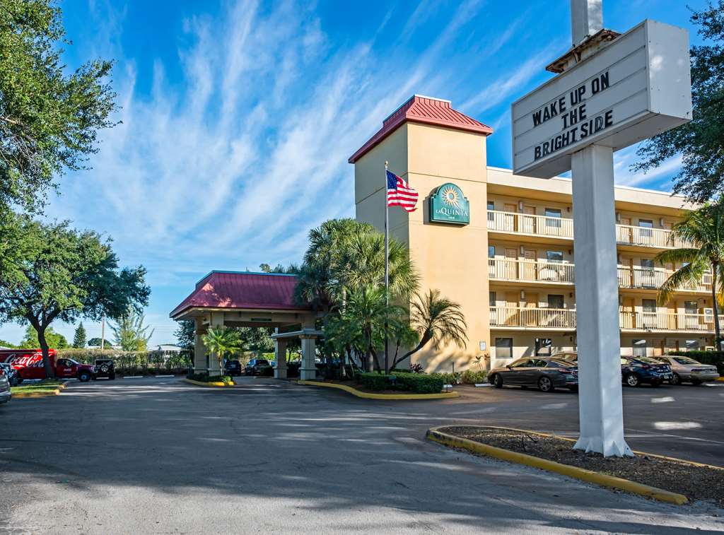 La Quinta Inn by Wyndham West Palm Beach Florida Turnpike - photo 4