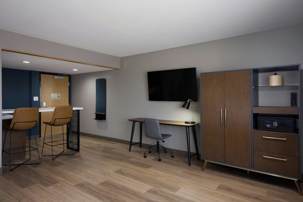 Four Points by Sheraton Englewood - photo 9