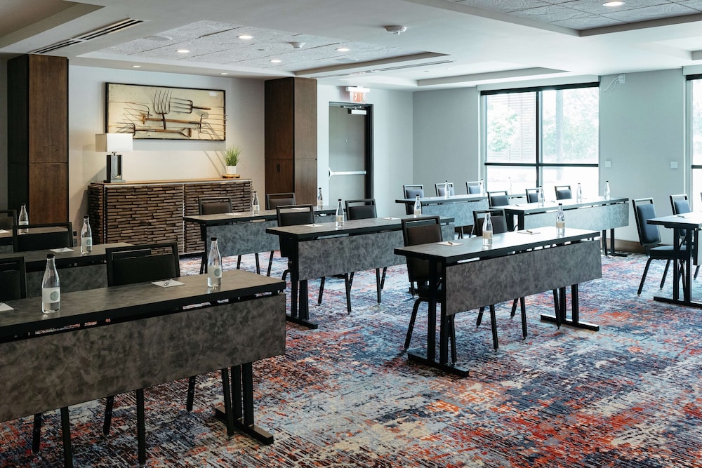 Revel Hotel Des Moines Urbandale Tapestry Collection by Hilton - photo 134