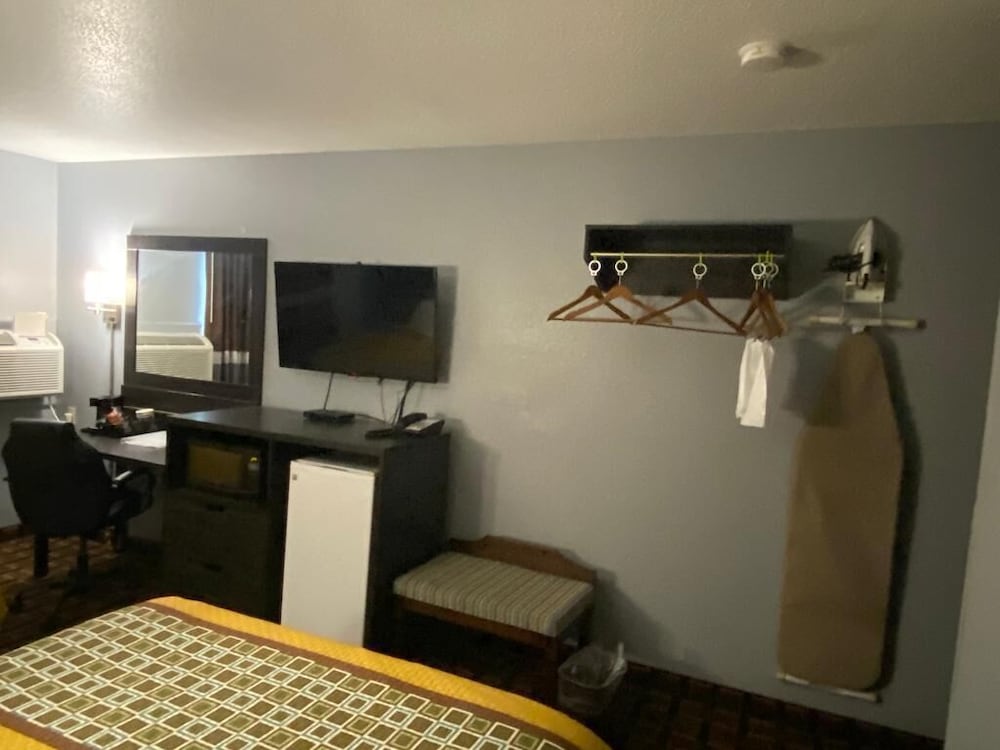 Faribault Hometown Inn & Suites - photo 9