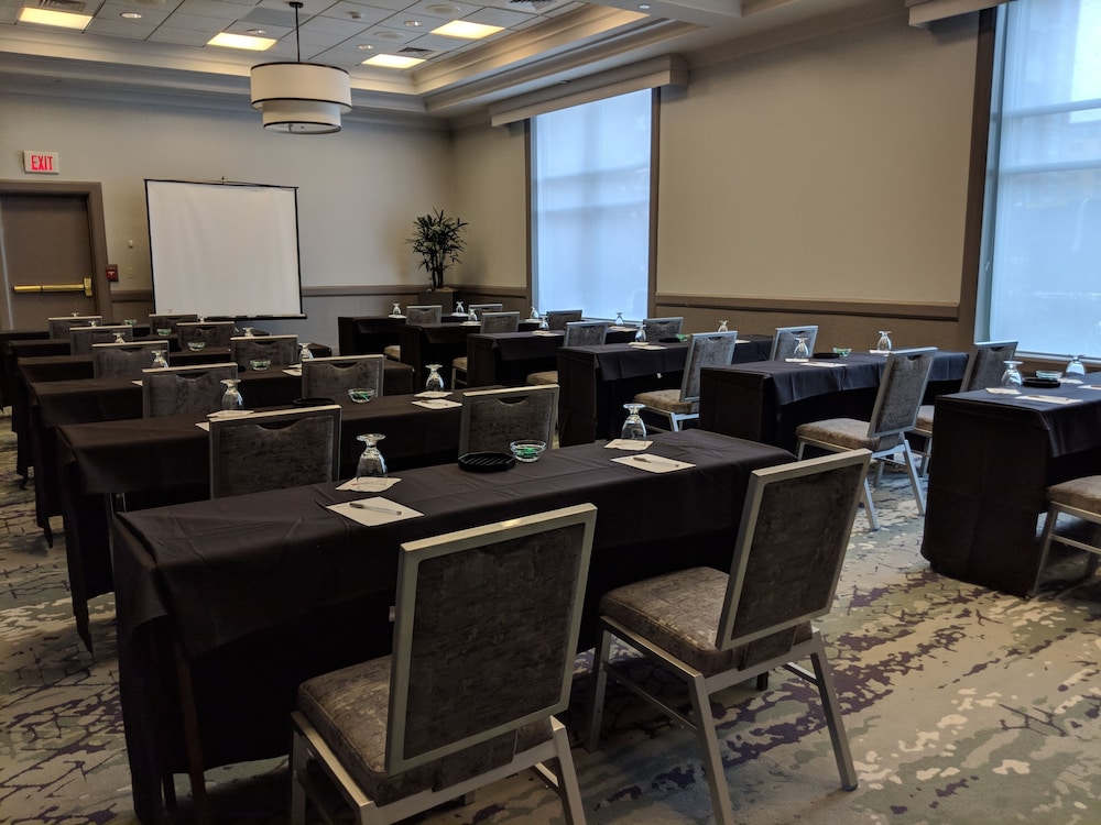 Hilton Garden Inn Chicago North Shore Evanston - photo 65