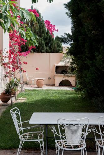 Villa Discover Evia with Private Jacuzzi — 4-Star Luxury Hotel in Aliveri, Greece