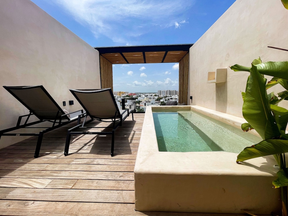 Private pool