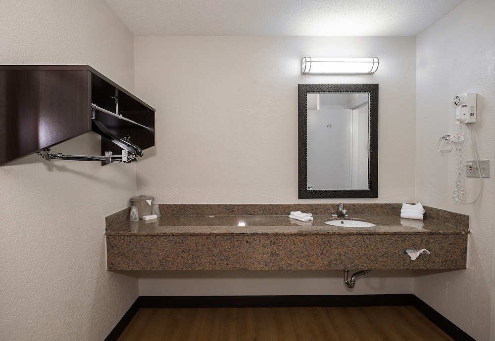 Red Roof Inn Bloomington Normal University - photo 17