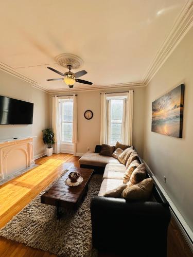 Charming Spacious Apartment Downtown Albany