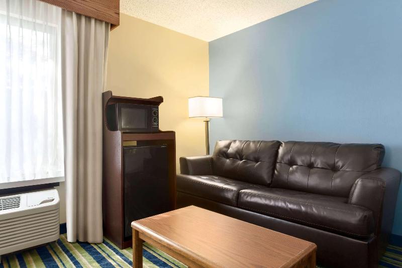 Days Inn by Wyndham Fargo West Acres - photo 9