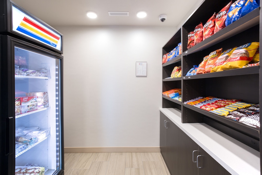 Holiday Inn Express and Suites Lincoln I 80 by IHG - photo 26
