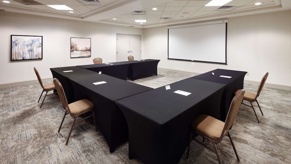 Hilton Garden Inn Merrillville - photo 38