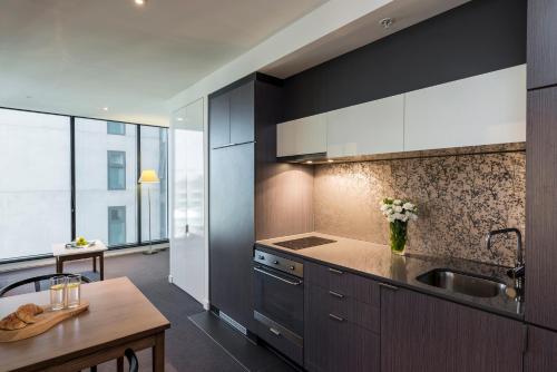 Apartments @ 133 City — 4-Star Luxury Hotel in Melbourne, Australia