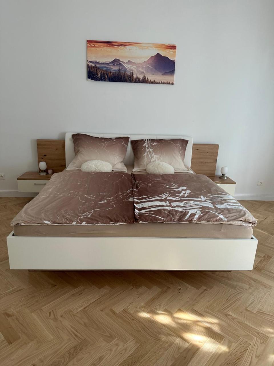 Designer Altbau Apartment Metro 2 min Central Vienna — 4-Star Luxury Hotel in Vienna, Austria