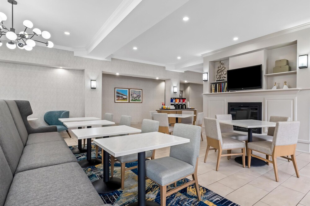 Hampton Inn Laramie - photo 47