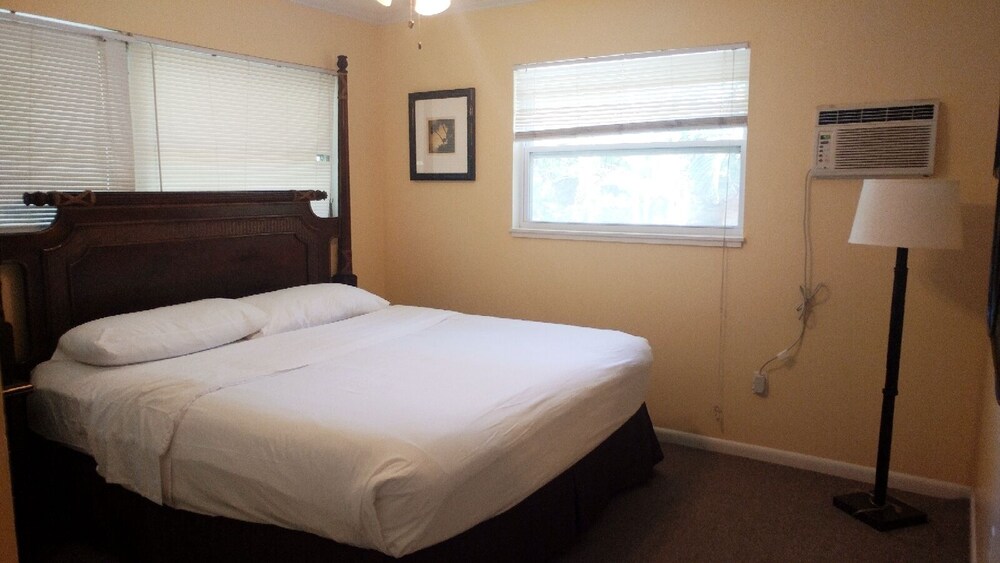 Flamingo Inn Bayside Suites - photo 10