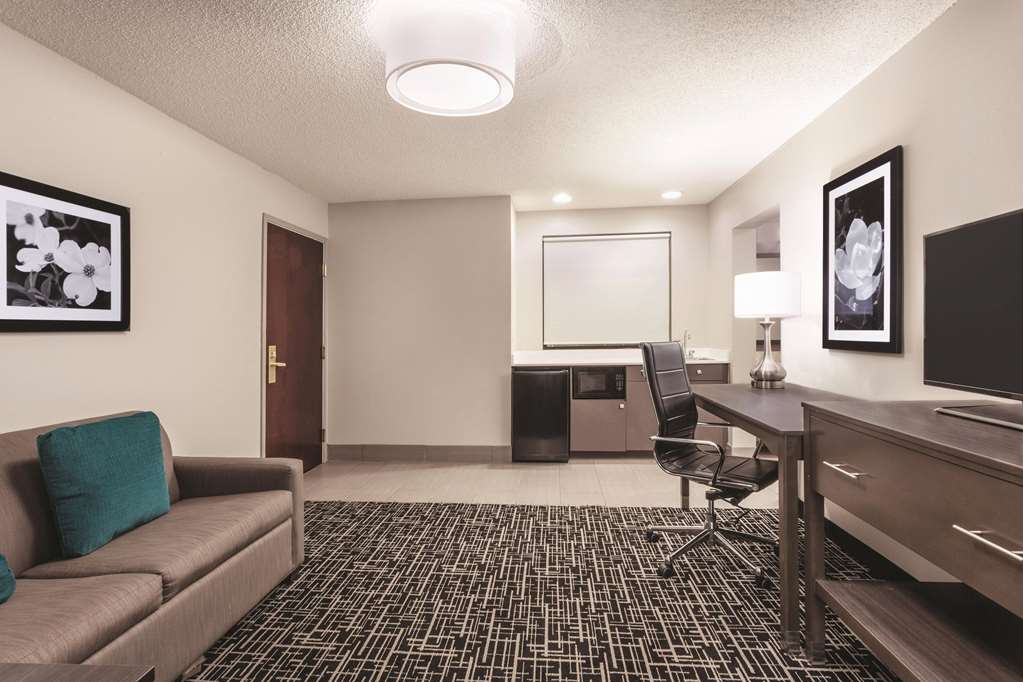 La Quinta Inn & Suites by Wyndham Covington - photo 16