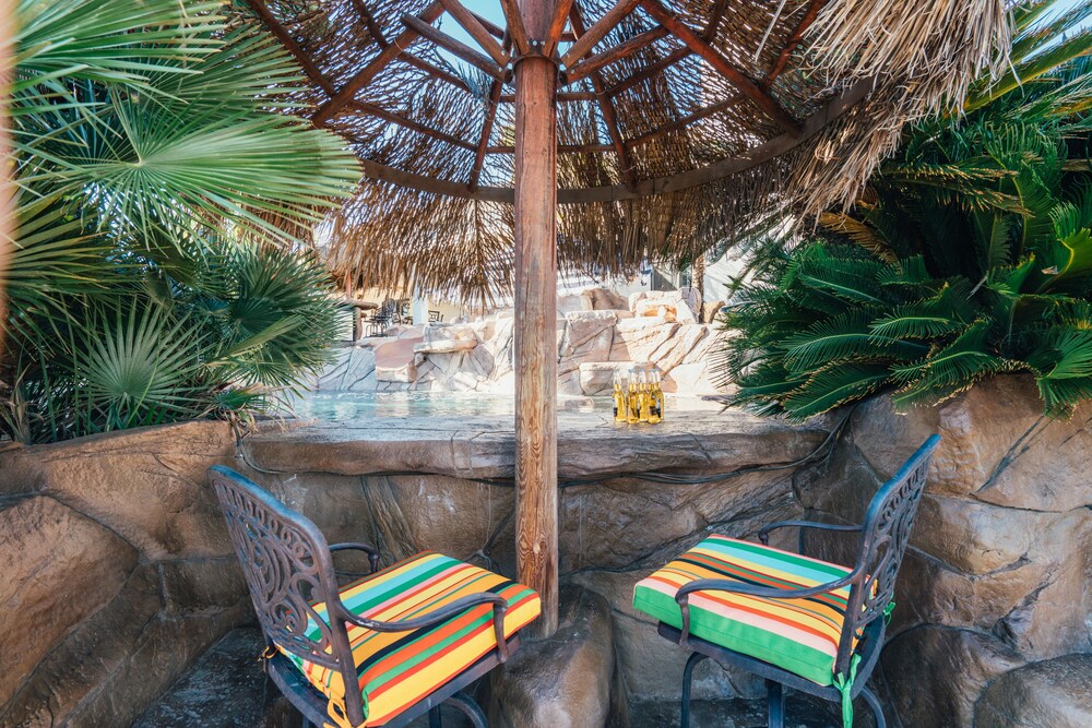 Moana by AvantStay Prvt Oasis w Scenic Views Tiki Bar & Pool w Water Slide - photo 15