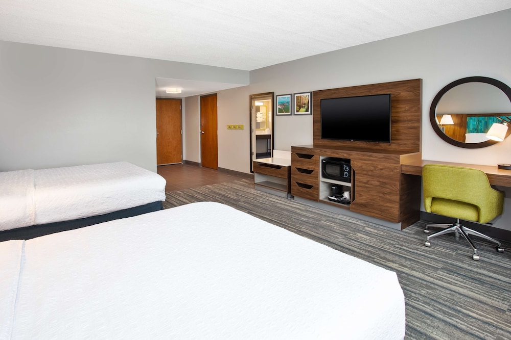 Hampton Inn & Suites Cape Coral Fort Myers Area FL - photo 18
