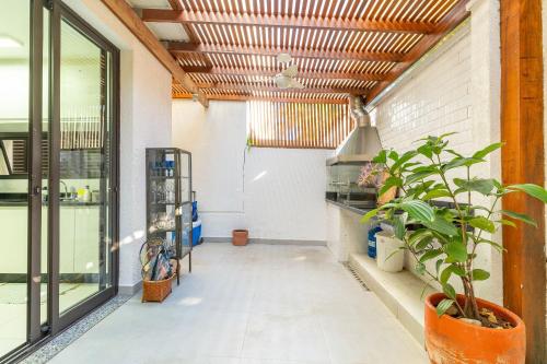 Camburi Alto padrão 5 quartos 100m da praia in Sao Sebastiao, Brasil