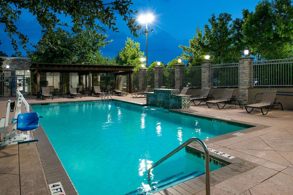 Hilton Garden Inn Denton - photo 23