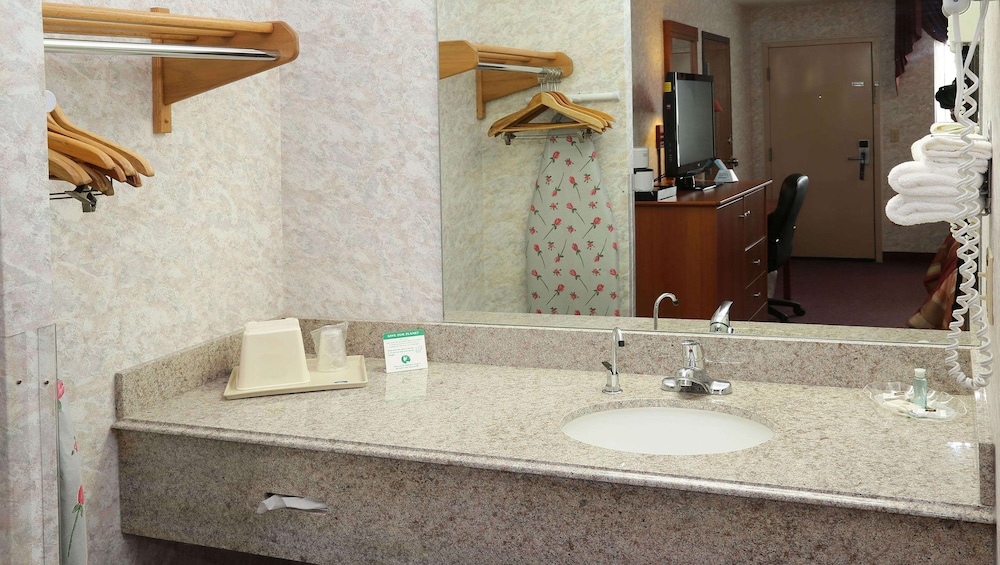 Magnuson Hotel Howell - photo 14