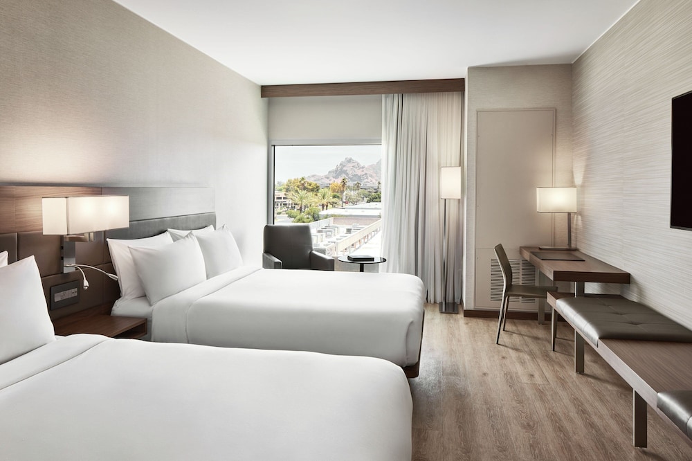 AC Hotel by Marriott Phoenix Biltmore - photo 10