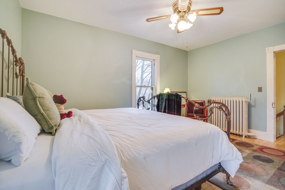 Eau Claire Retreat: Close to Campus & Dtwn in Eau Claire, United States