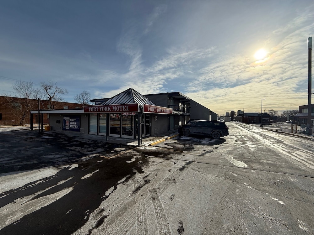 Fort York Motel in Mississauga, Canada