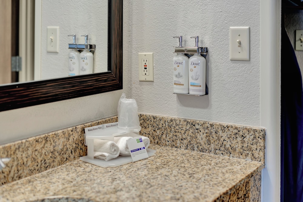 Holiday Inn Express Hotel & Suites Beatrice by IHG - photo 55