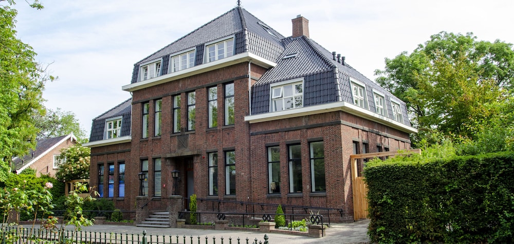 Spoorzicht Long Stay Apartments — 4-Star Luxury Hotel in Loppersum, Netherlands