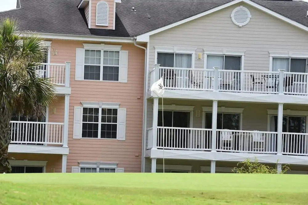 Studio Home 2909L at Brunswick Plantation Resort and Golf with Outdoor Pool Onsite by RedAwning — hotel in Calabash