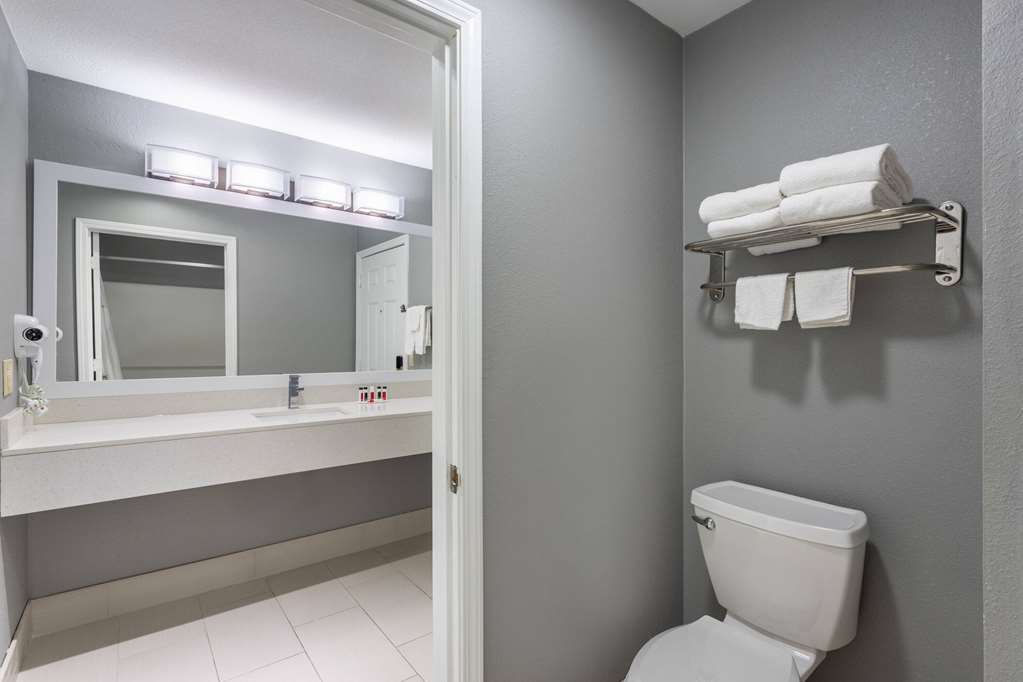 Ramada by Wyndham Sellersburg Louisville North - photo 24