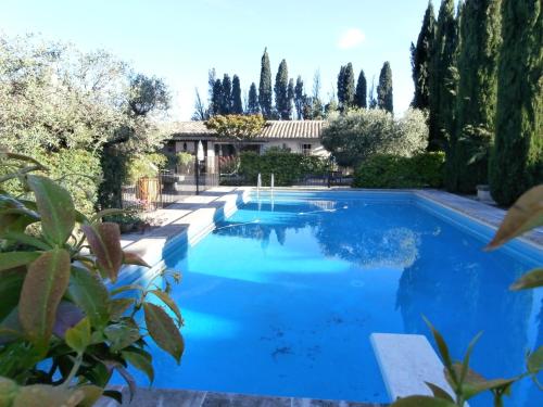 Les grands pins — hotel in Saint-Andiol