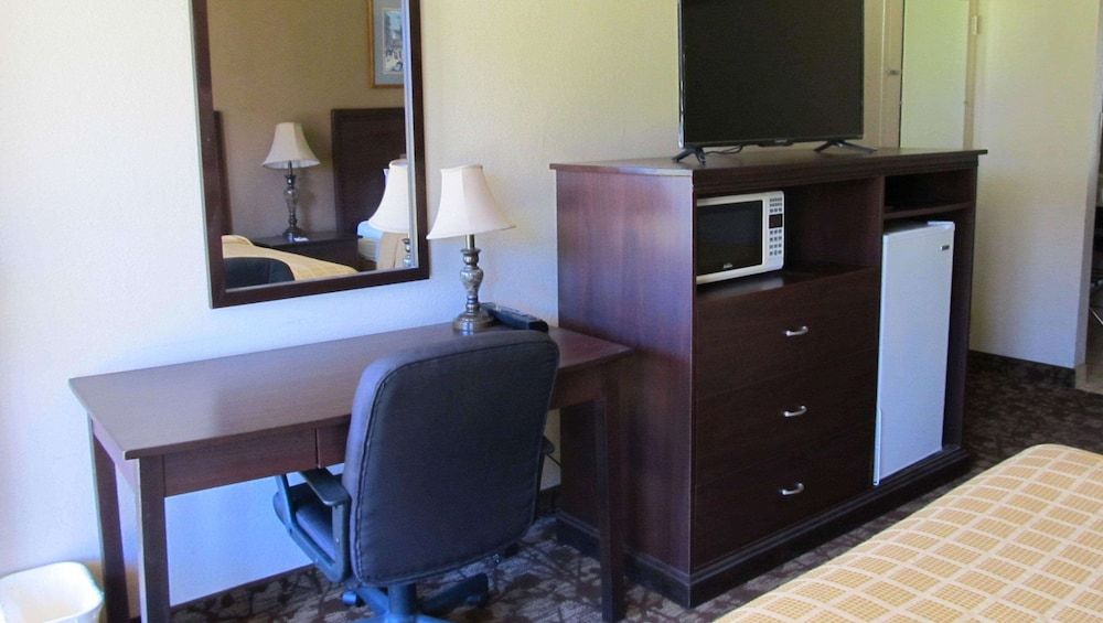Magnuson Hotel Idabel - photo 19