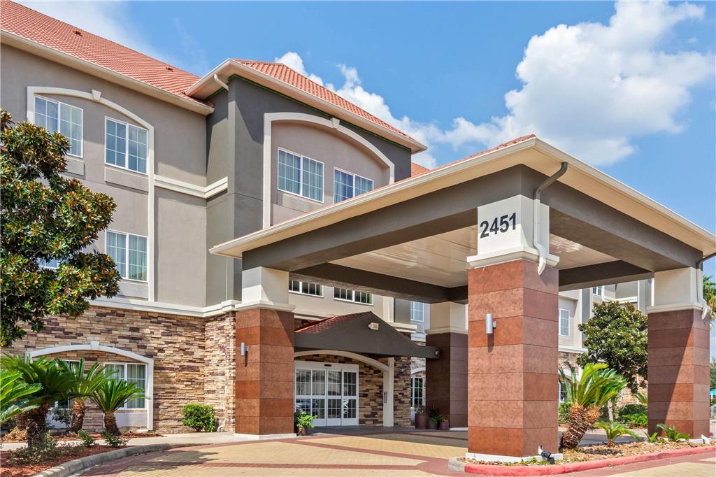 La Quinta Inn & Suites by Wyndham Houston Energy Corridor - photo 2