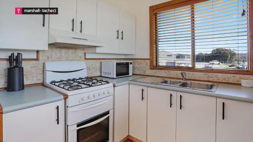 What A View Unit4 120 Lamont St Bermagui Holiday Unit — Bermagui — photo 5