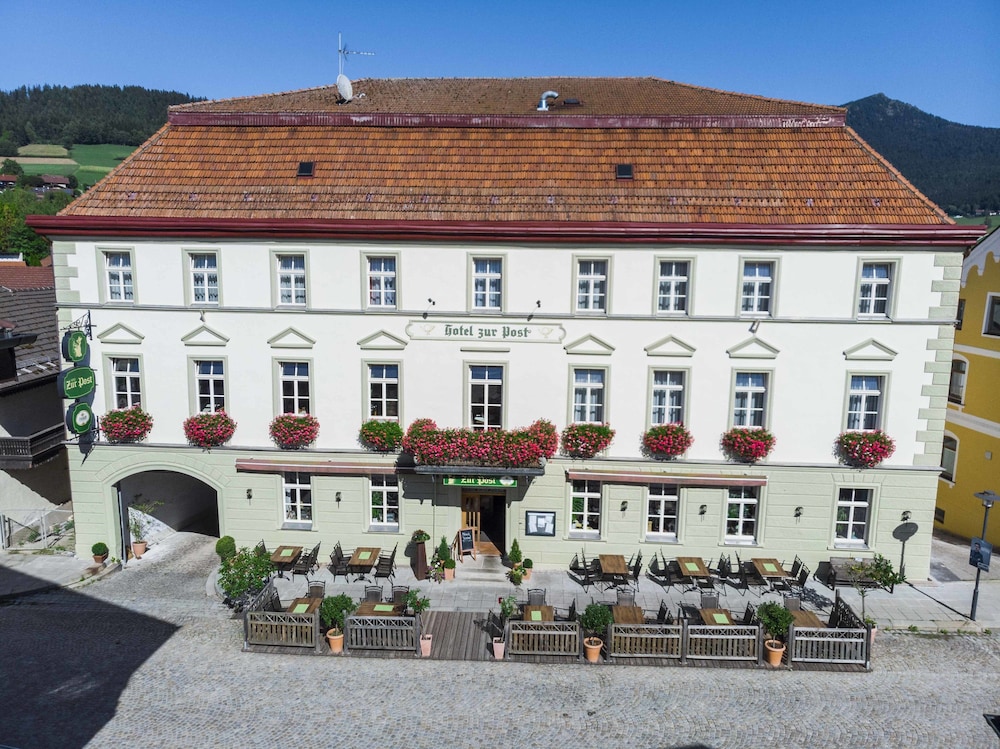 Hotel zur Post - carbon neutral hotel in Lam