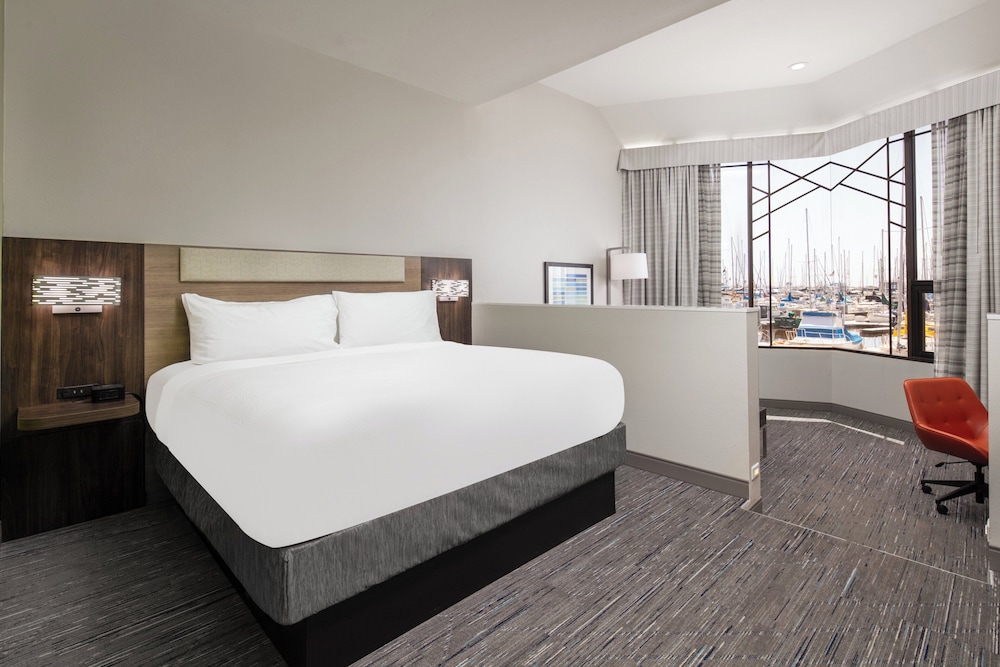Holiday Inn Express Hotel & Suites Ventura by IHG - photo 15