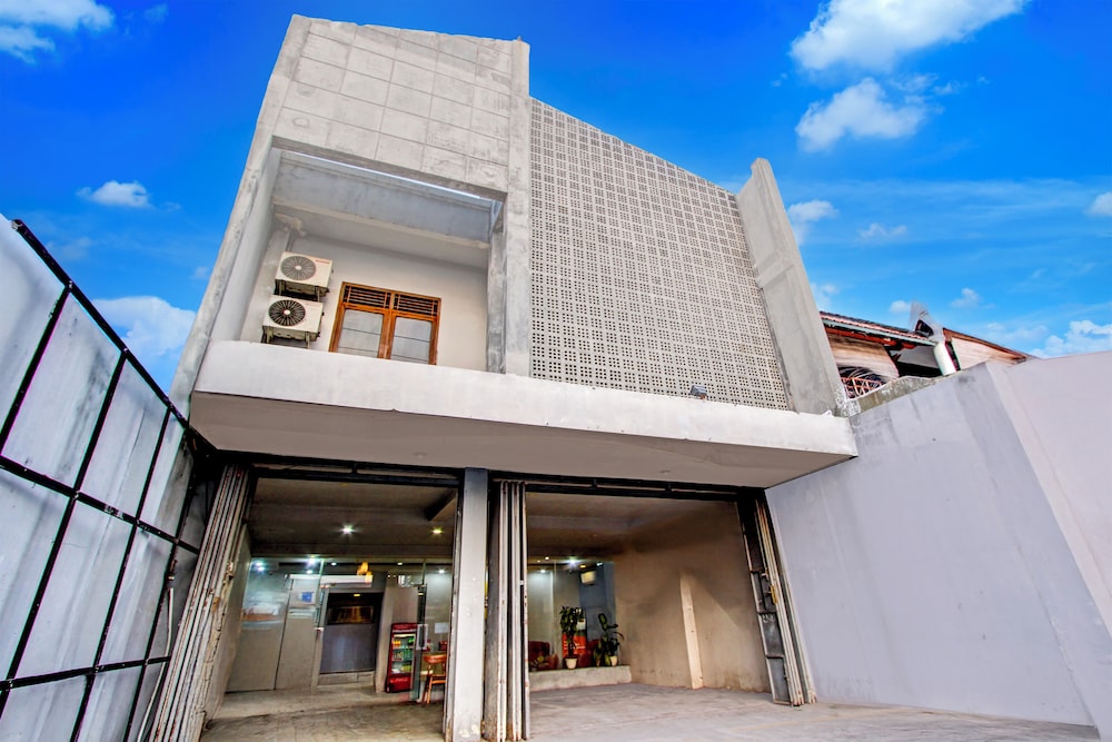 Hotel O Tegal near near Pacific Mall Tegal formerly Hugo Suites Family in Tegal, Indonesia