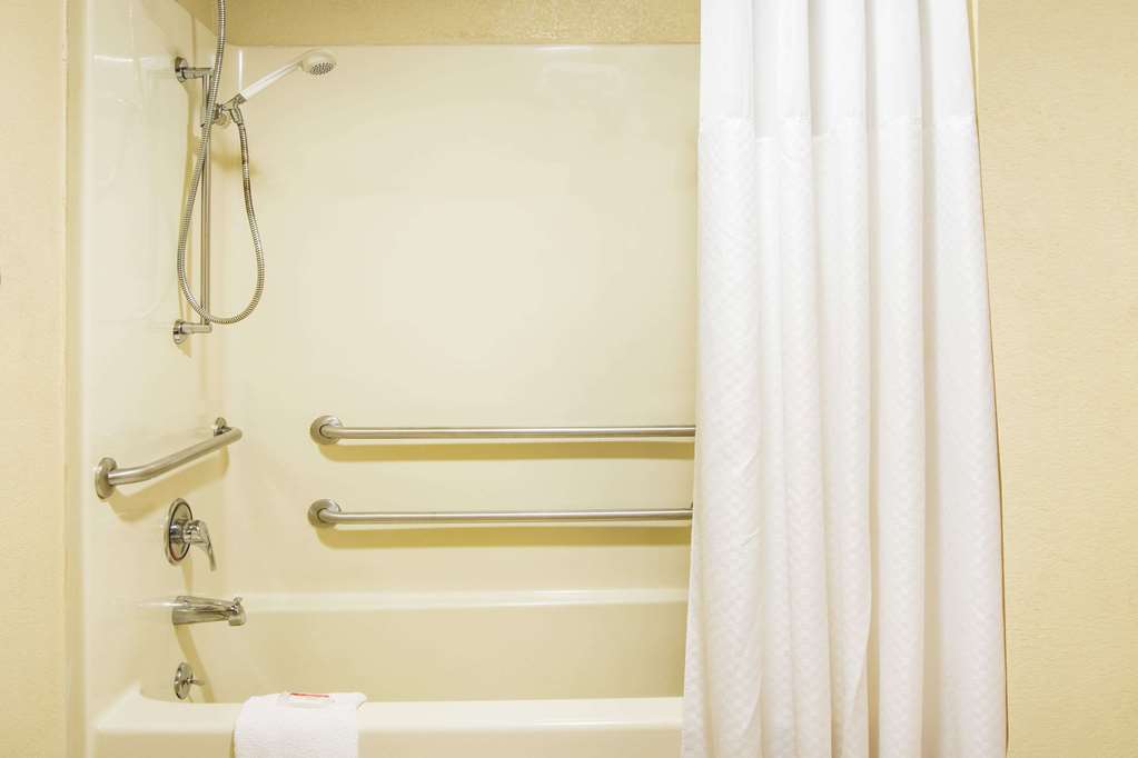 Days Inn by Wyndham Tallulah - photo 13
